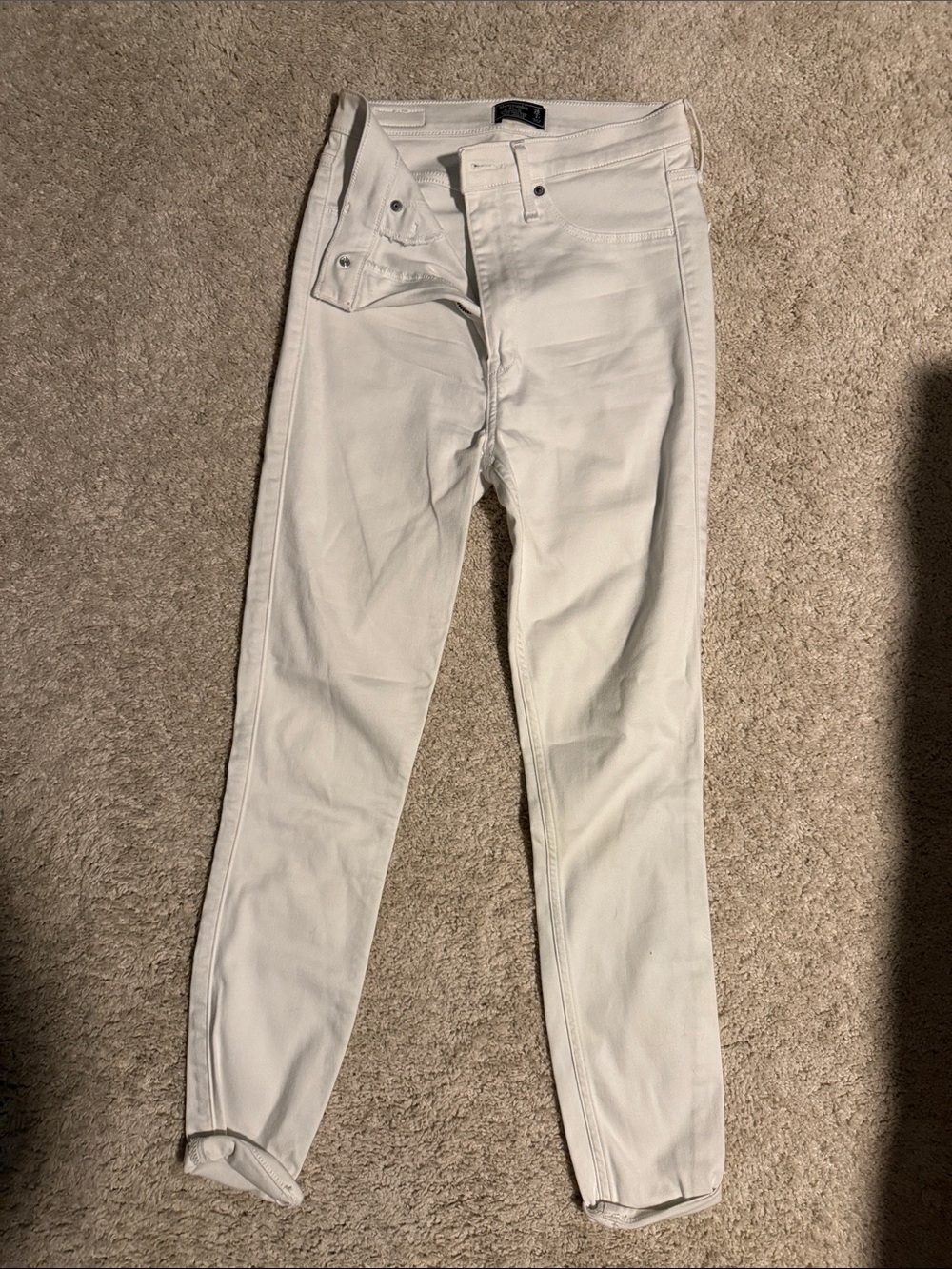 Abercrombie & Fitch women’s White High-Rise Skinny Jeans